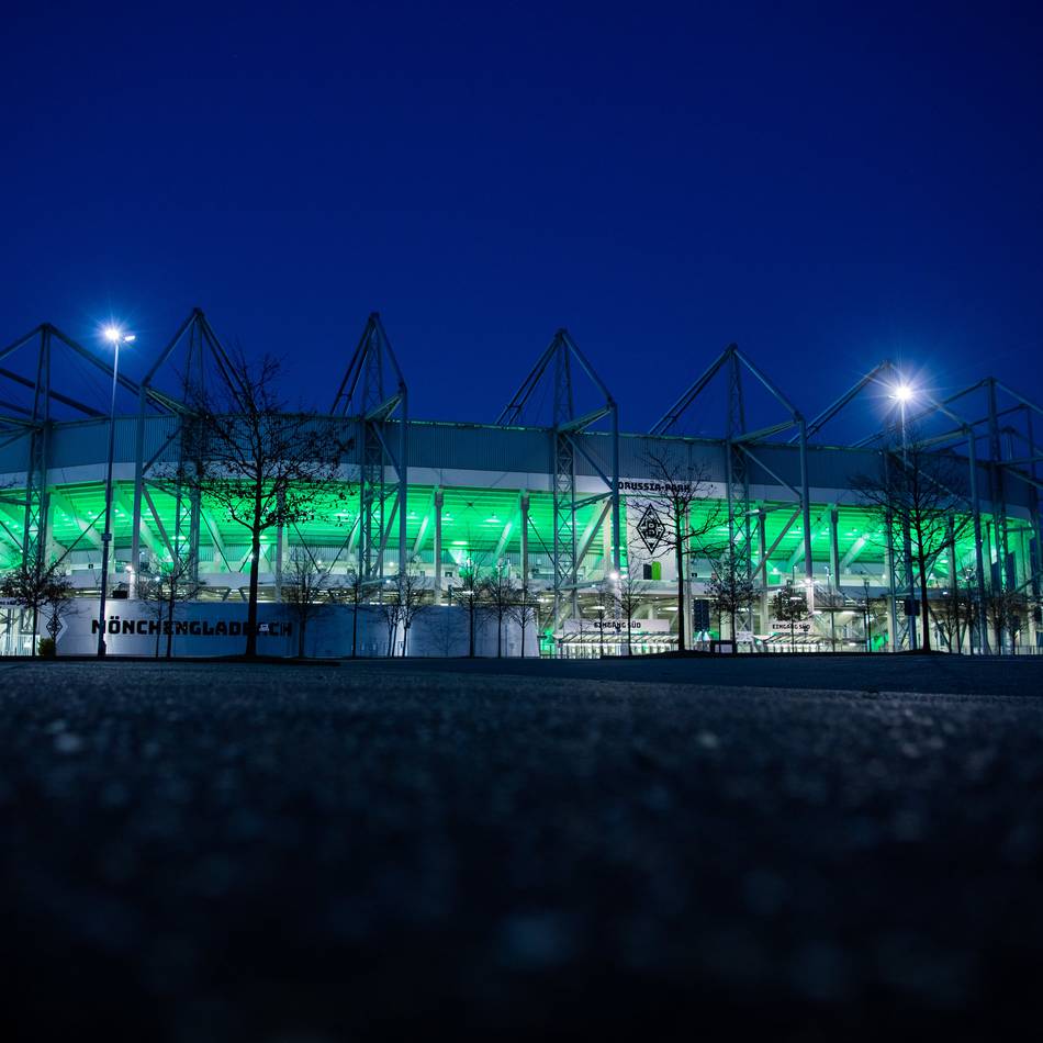 Verein ist „nicht glücklich“: Wie Borussia-Fans trotz A61-Vollsperrung pünktlich zum Stadion kommen