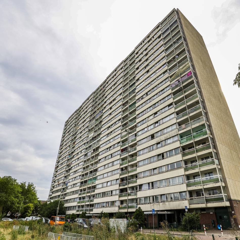 Hochhauskomplex in Duisburg: „Weißer Riese“ unter dem Hammer – Zwangsversteigerungen werden verschoben