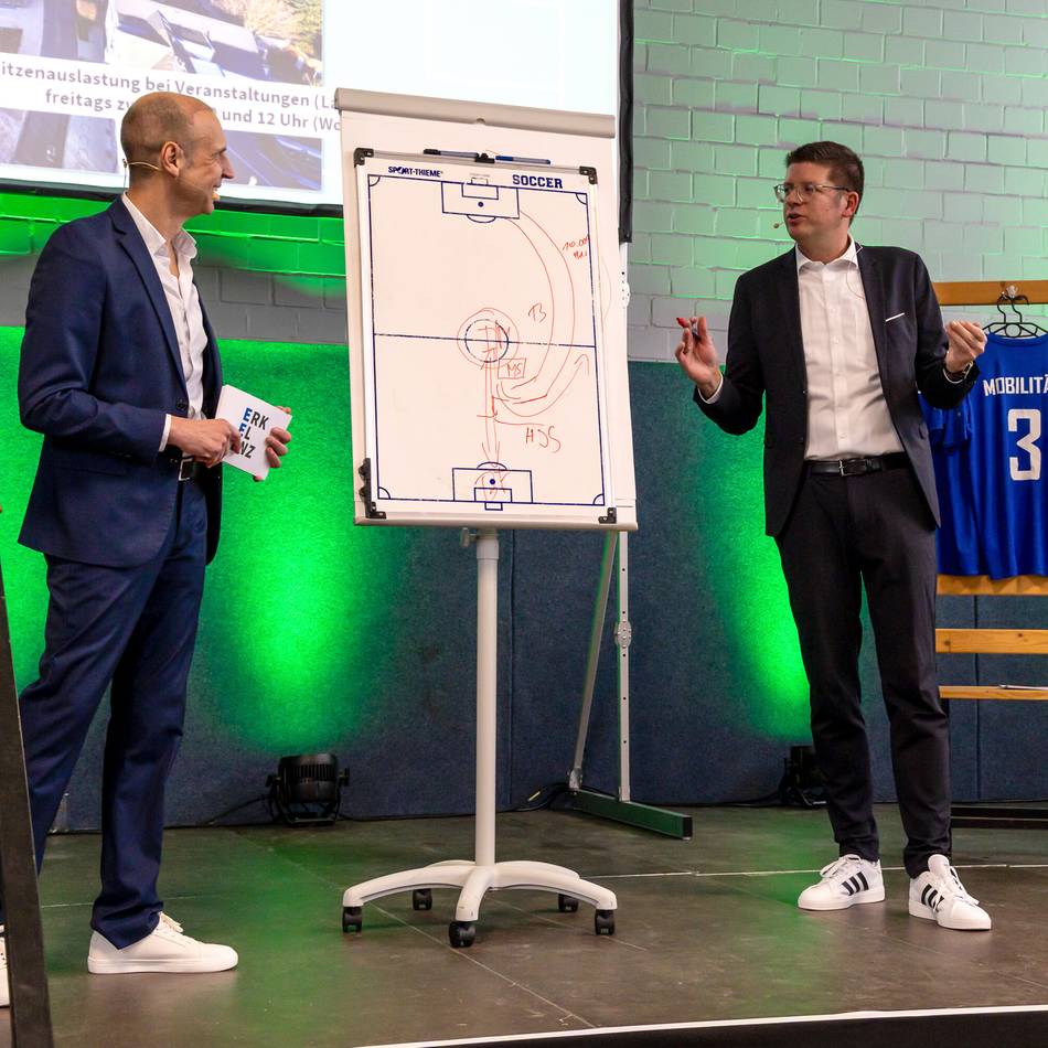 Neujarsempfang: Wenn der Bürgermeister den Stadtverkehr an der Taktiktafel erklärt