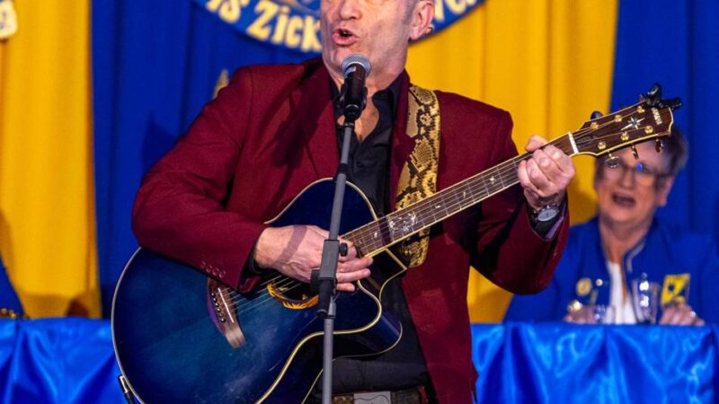 Ausgelassen schunkeln in Erkelenz: Katzemer Kostümsitzung restlos ausverkauft