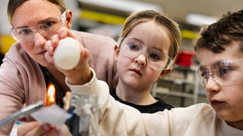 Themenwoche Mein Kind: „Frühes Forschen“ erklärt Kinder Wissenschaft und Technik