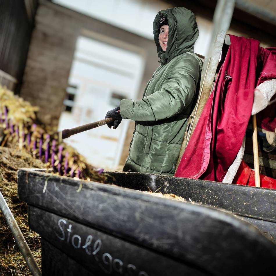 Landesreit und -fahrschule Langenfeld: Im Winter baut die Reitlehrerin auf Wärme auf Knopfdruck