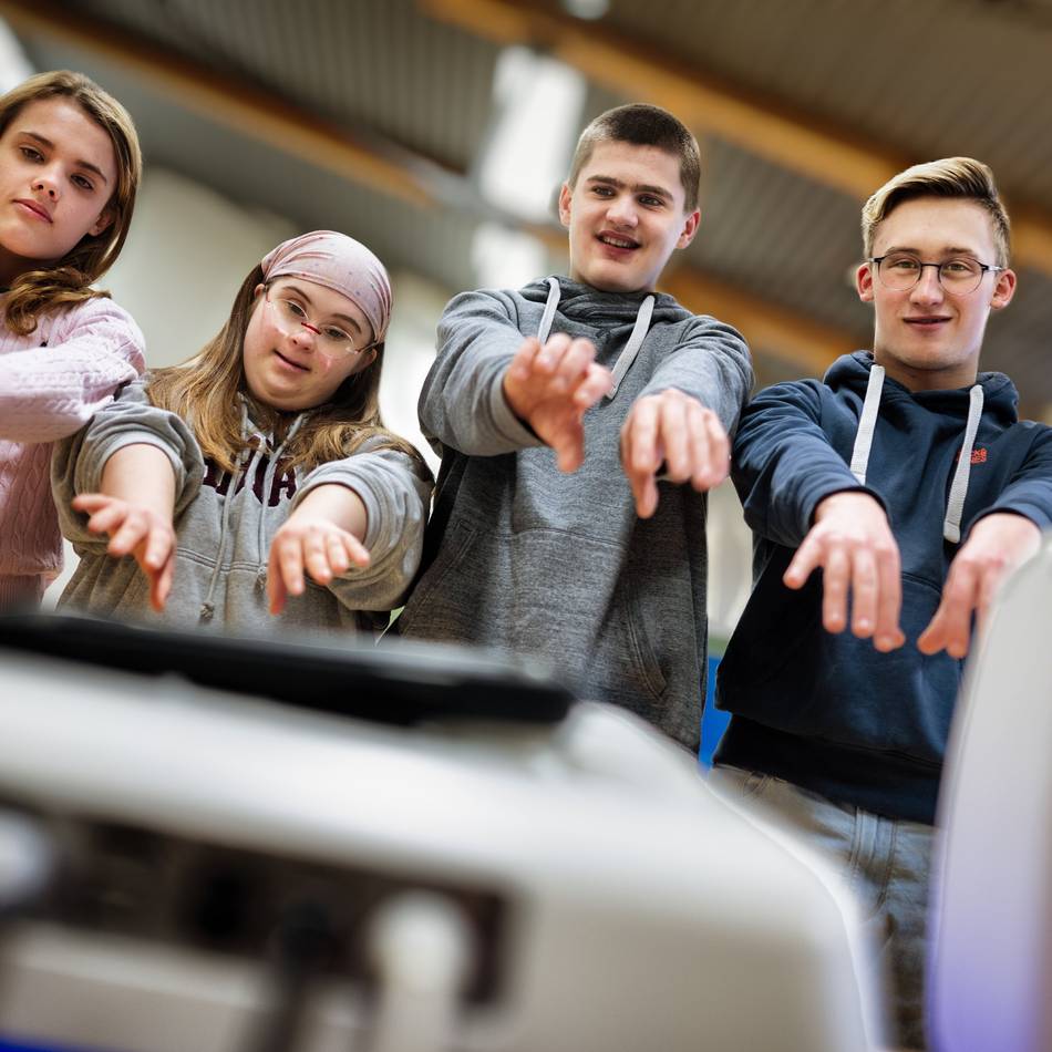 Ein Wimpernschlag sorgt für Musik: Die Virneburgschule in Langenfeld hat jetzt einen „MotionComposer“