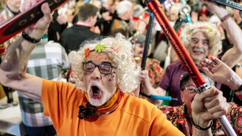 Hausgemachter Karneval in Langenfeld: Eine Sitzung nur für „das geilste Dorf“