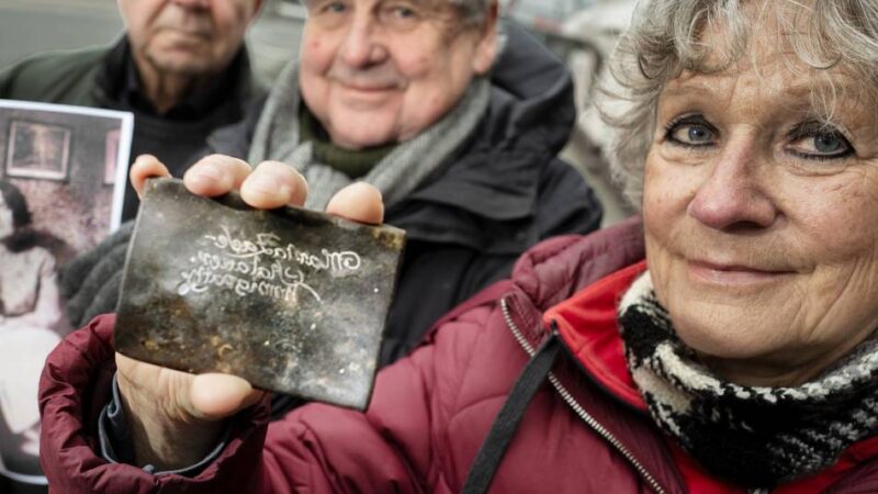 Künstlerin aus Langenfeld: Signaturstempel der Malerin Martha Zade am Rhein gefunden