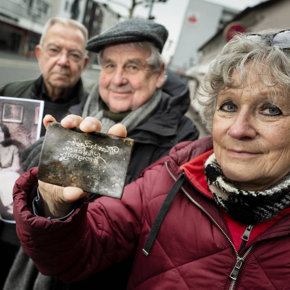Künstlerin aus Langenfeld: Signaturstempel der Malerin Martha Zade am Rhein gefunden