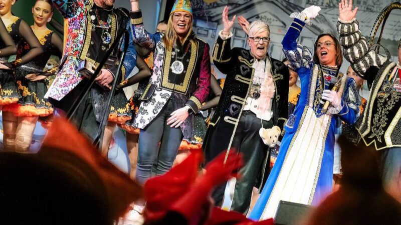 Karneval in Langenfeld: Beim Prinzentreffen „ war die Schützenhalle brechend voll“
