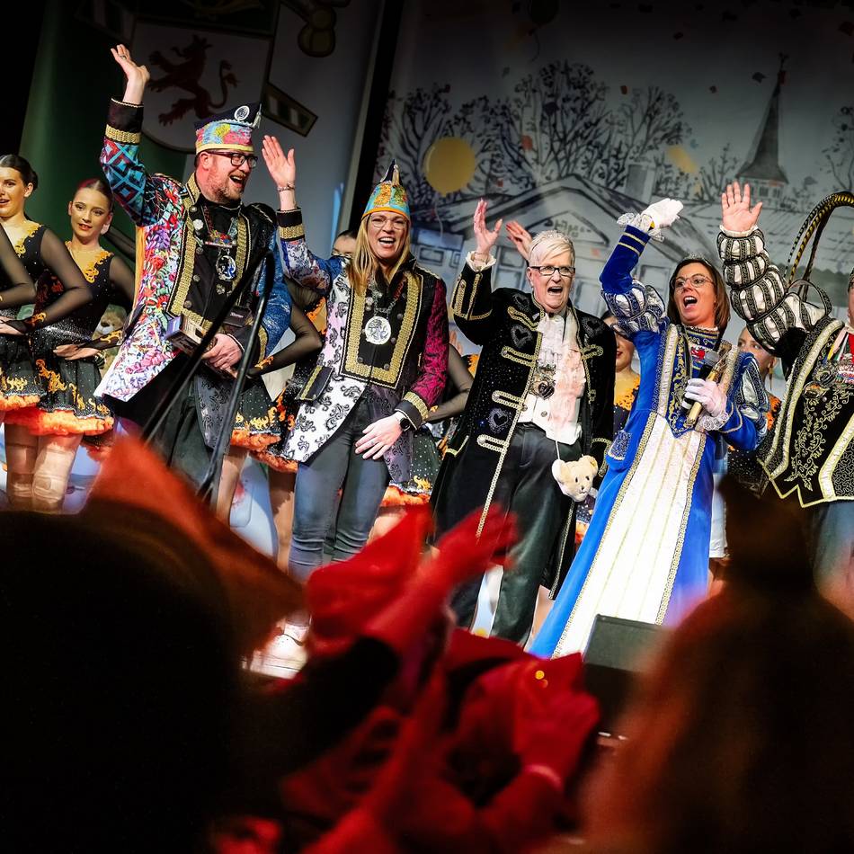 Karneval in Langenfeld: Beim Prinzentreffen „ war die Schützenhalle brechend voll“