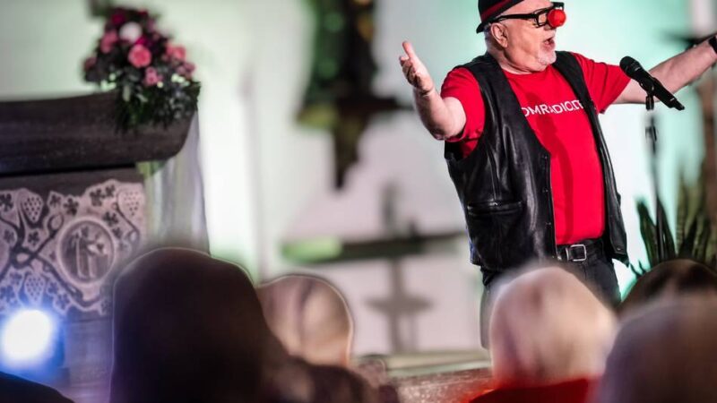 Willibert Pauels in Langenfeld: Der wunderbare Diakon mit der Pappnas