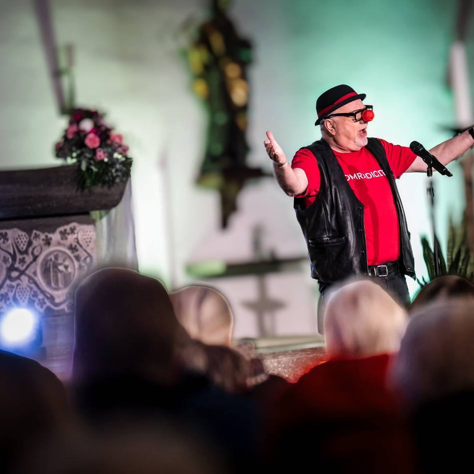 Willibert Pauels in Langenfeld: Der wunderbare Diakon mit der Pappnas