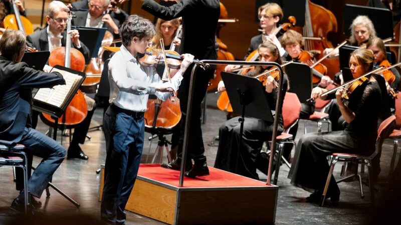 Bayer Philharmoniker im Forum Leverkusen: Silvesterkonzert mit Tiefgang