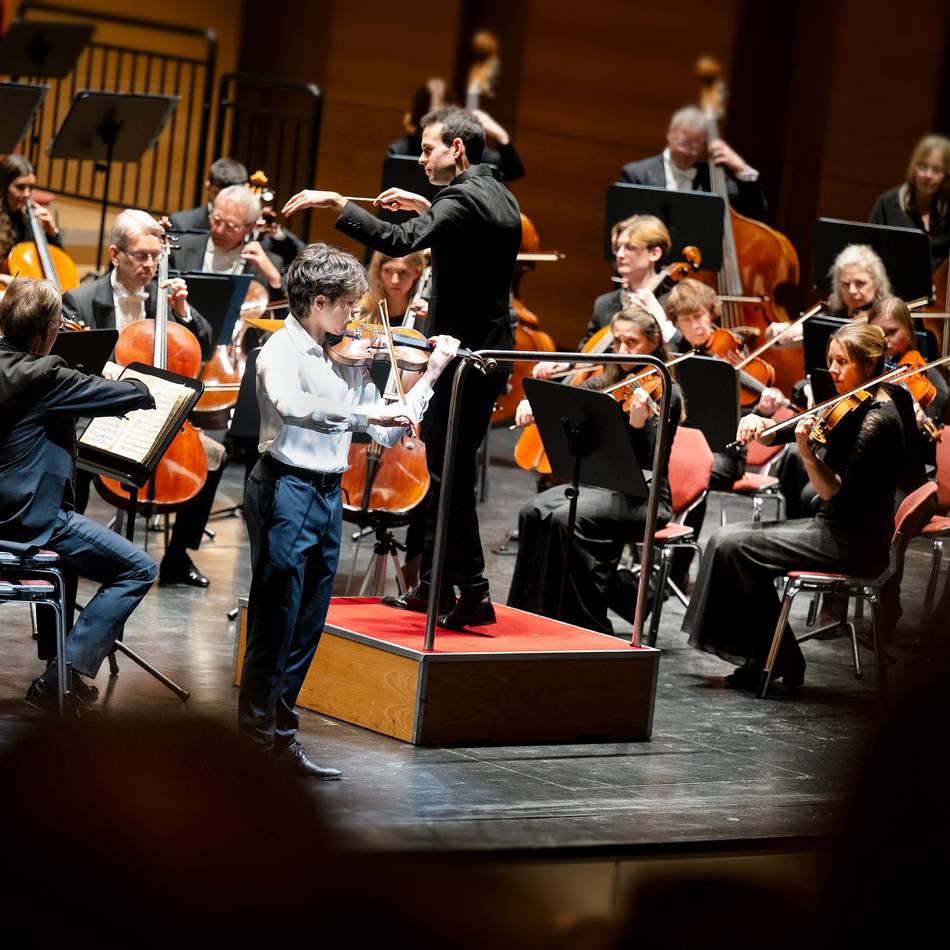 Bayer Philharmoniker im Forum Leverkusen: Silvesterkonzert mit Tiefgang