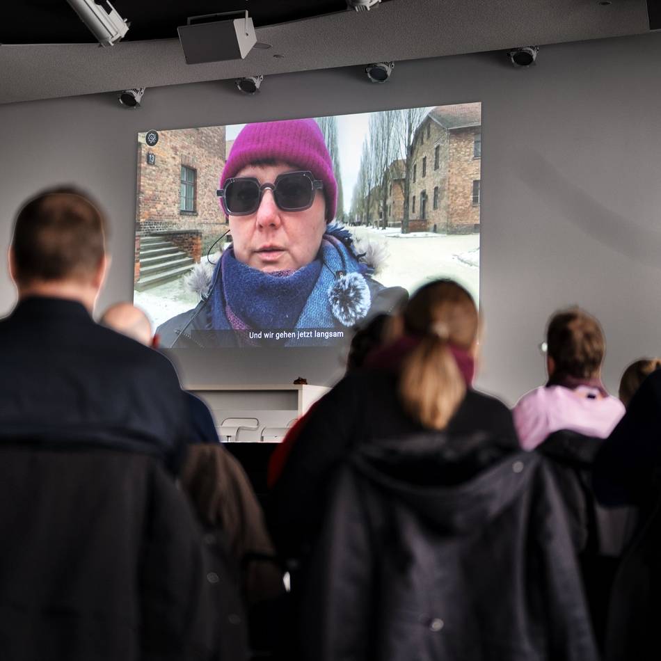 Live aus Auschwitz: Virtuelle Führung bewegt Bayer-Mitarbeitende in Monheim