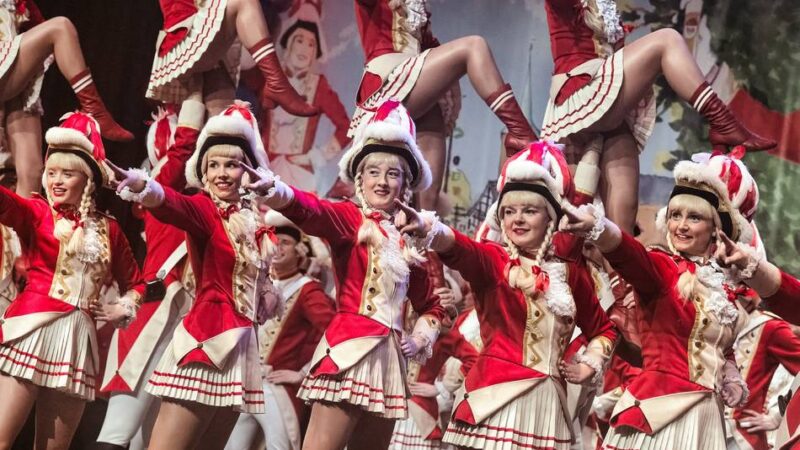 Brauchtum in Monheim: Funkenappell und Vereidigung in der Aula am Berliner Ring