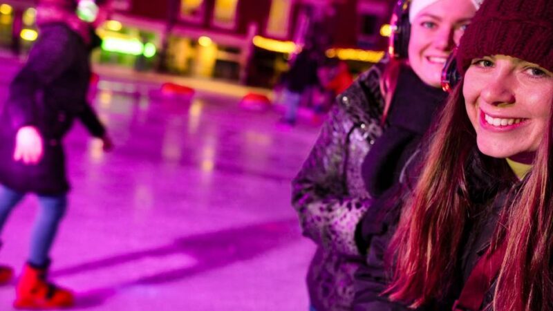 Auf dem Eierplatz in Monheim: „Silent Party“ auf dem Eis ist „eine coole Erfahrung“