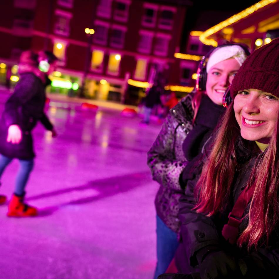 Auf dem Eierplatz in Monheim: „Silent Party“ auf dem Eis ist „eine coole Erfahrung“