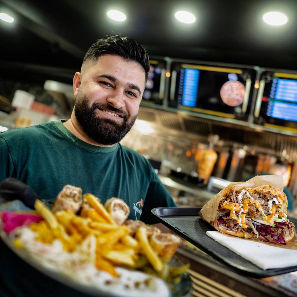 „Team B Döner“: Hossein Ibrahim bringt türkische und arabische Küche in Monheim zusammen
