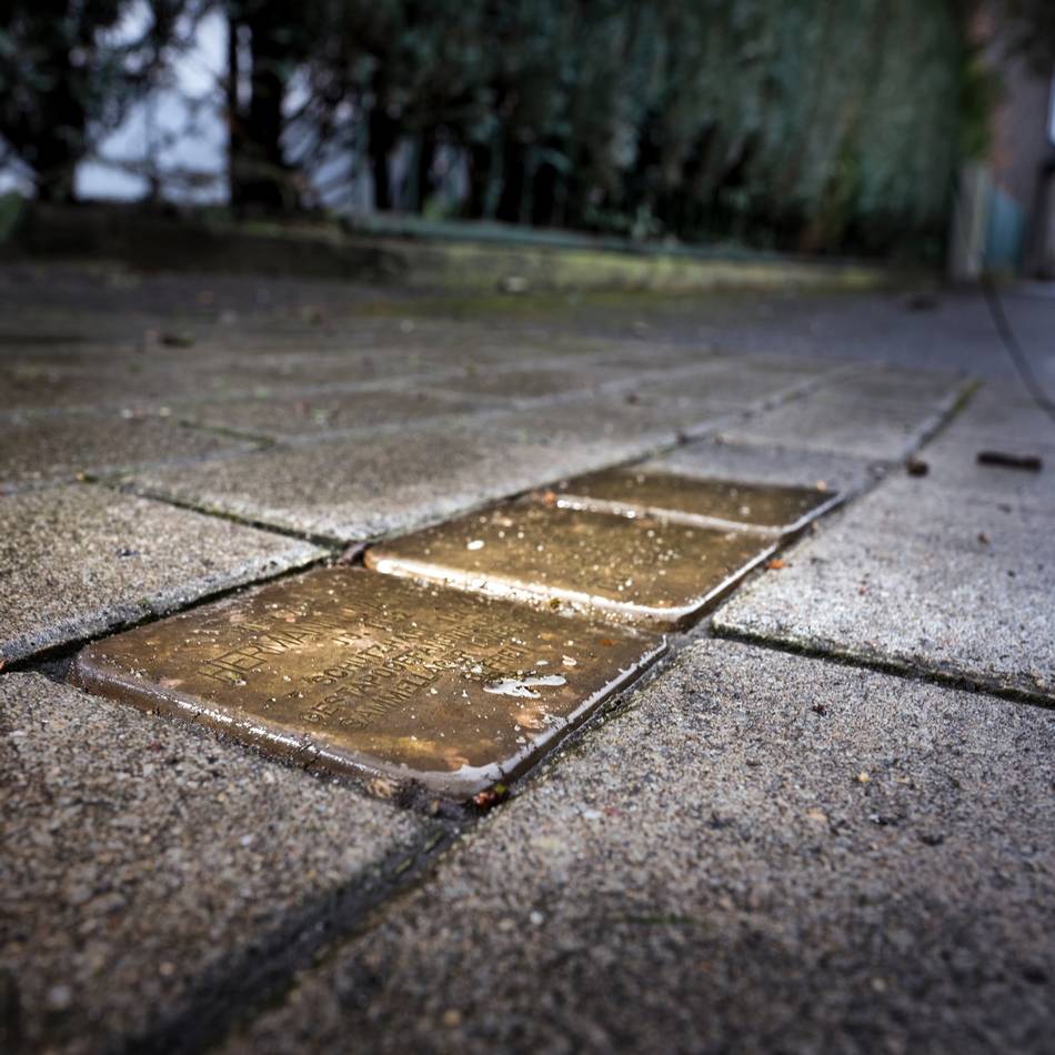 Gedenken in Monheim: 79 Stolpersteine und eine Stolperschwelle erinnern an Opfer der Nationalsozialisten