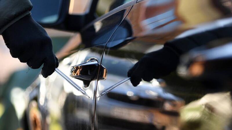 Polizei bittet um Hinweise: Unbekannte zerkratzen Fahrzeuge