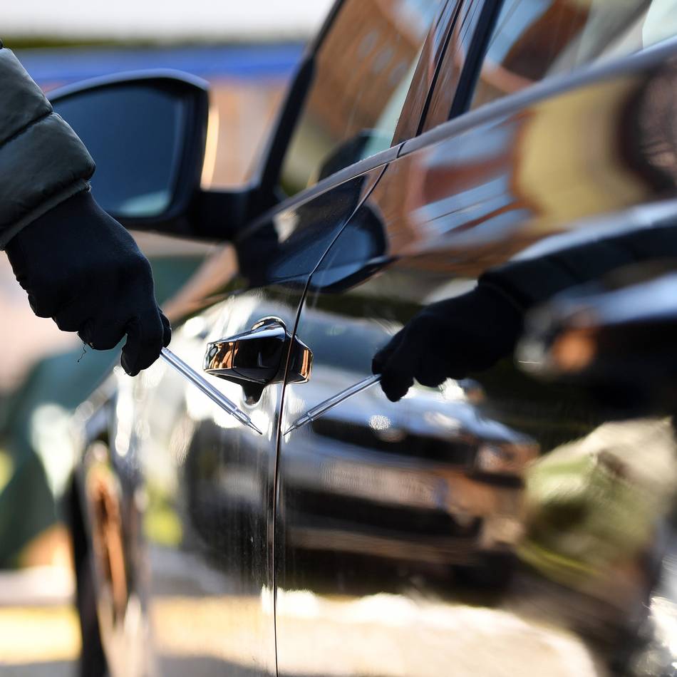 Polizei bittet um Hinweise: Unbekannte zerkratzen Fahrzeuge