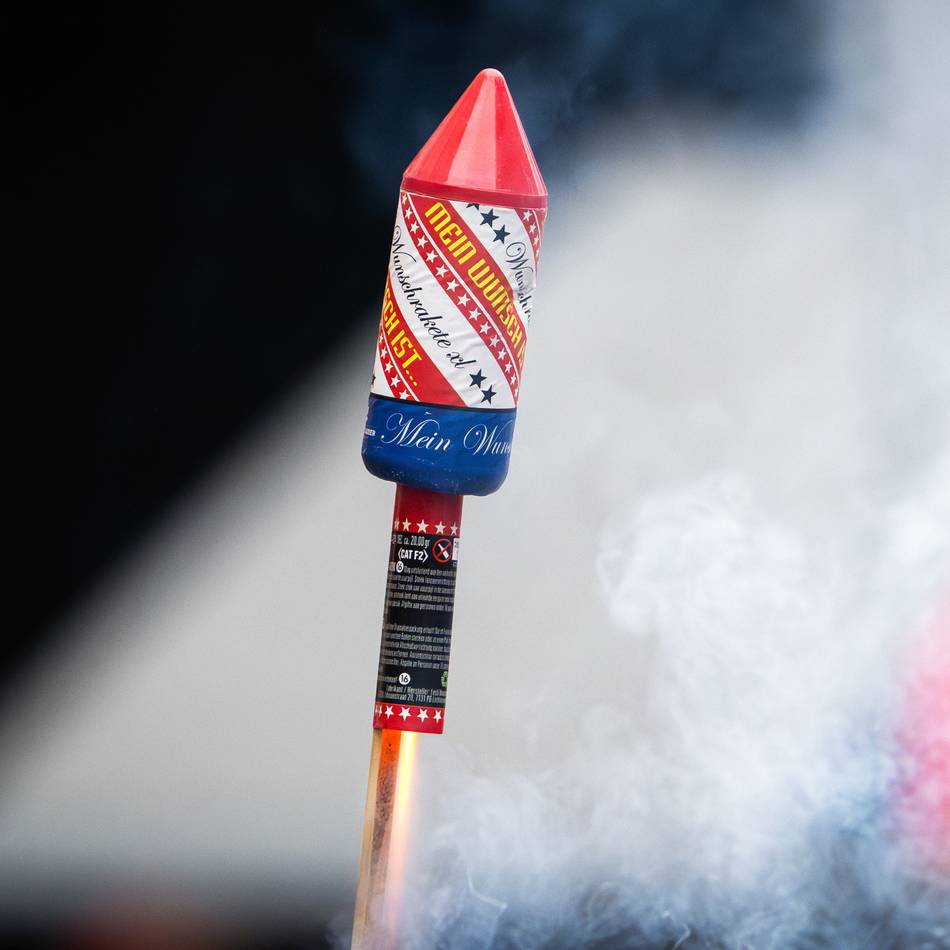 Explosion in Mönchengladbacher Wohnung: Unbekannte werfen Silvesterrakete durch gekipptes Fenster