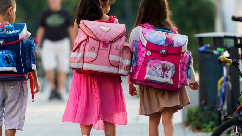 Neue Schulwegplanung: Elterntaxis – an diesen Moerser Schulen greift die Stadt als Nächstes durch