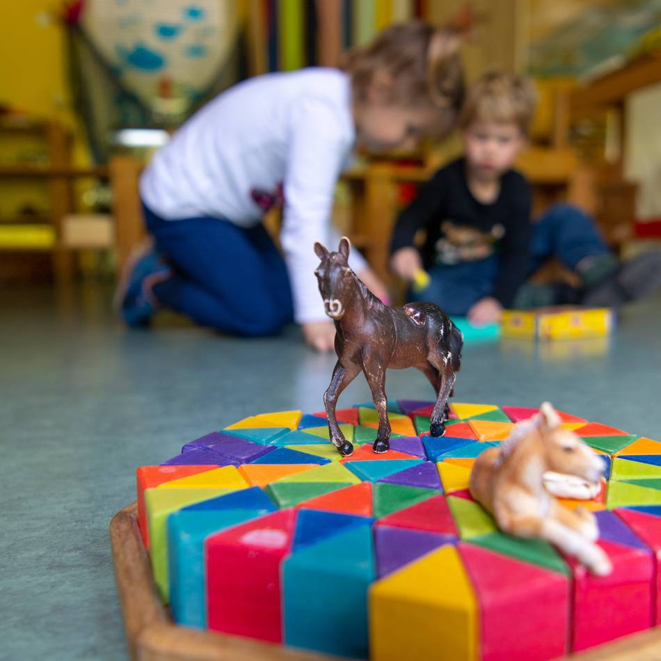 Tipps von Neusser Pädagogin: Schlagen, kratzen, beißen in der Kita – wie sollten Eltern reagieren?