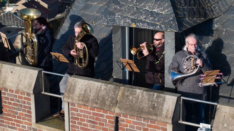 Beliebte Tradition: Turmblasen läutet in Kleve das neue Jahr 2026 ein