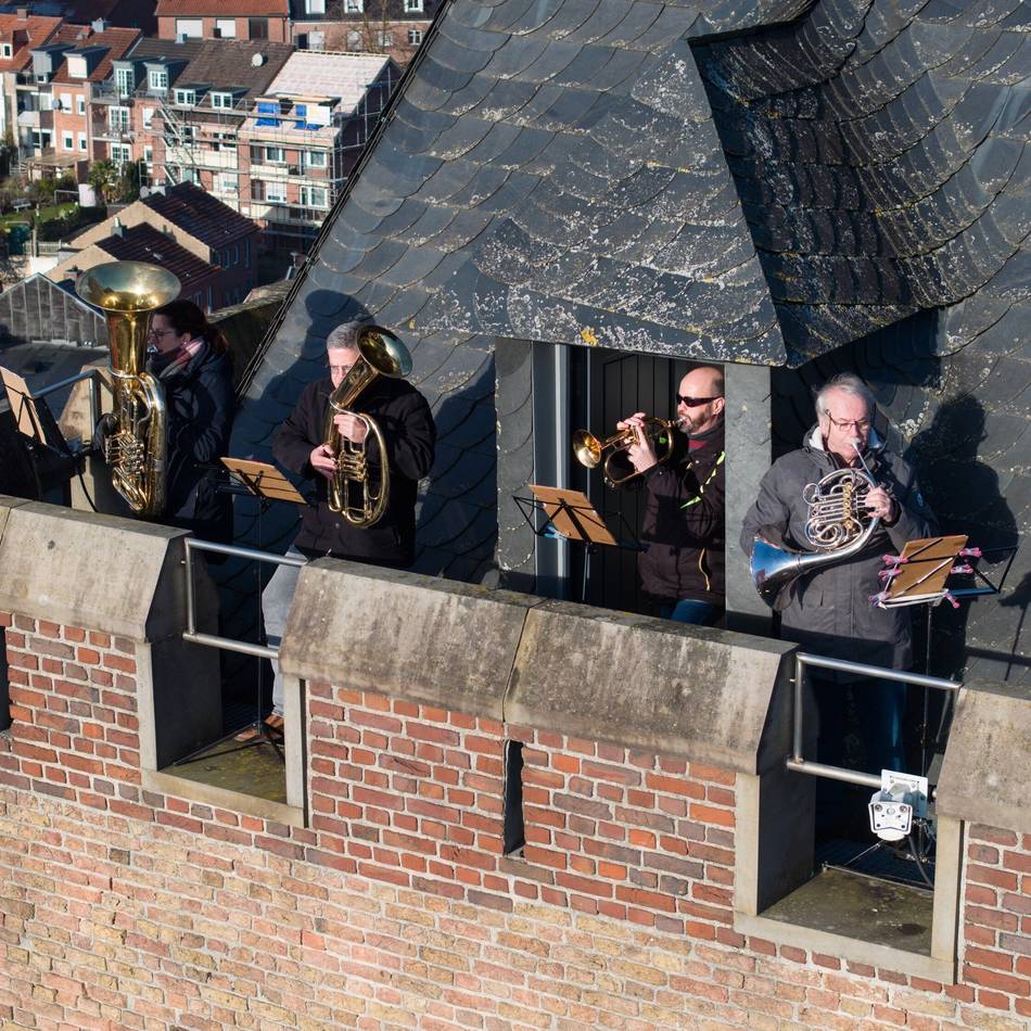 Beliebte Tradition: Turmblasen läutet in Kleve das neue Jahr 2026 ein