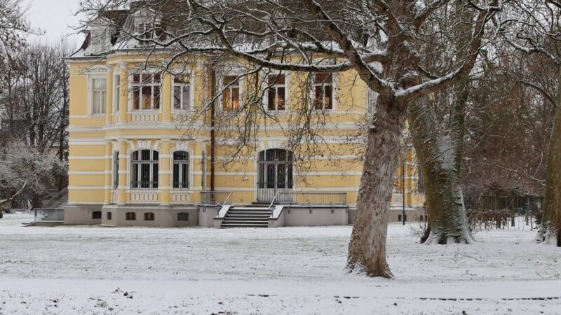 Ein Rundgang durch die Stadt: Grevenbroich im Schneezauber