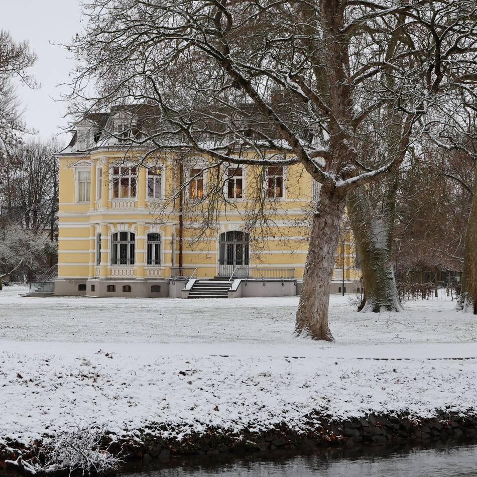 Ein Rundgang durch die Stadt: Grevenbroich im Schneezauber