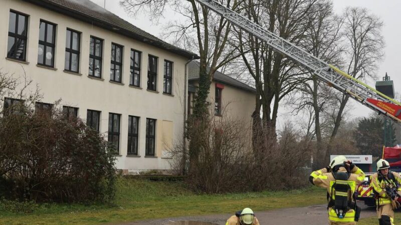 Großer Einsatz der Feuerwehr: Brand in der Grundschule St. Martin – Kinder in Sicherheit