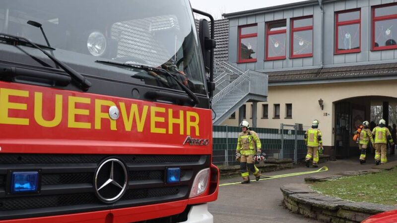 Zweiter Alarm binnen weniger Stunden: Schon wieder Feuer in der Grundschule St. Martin