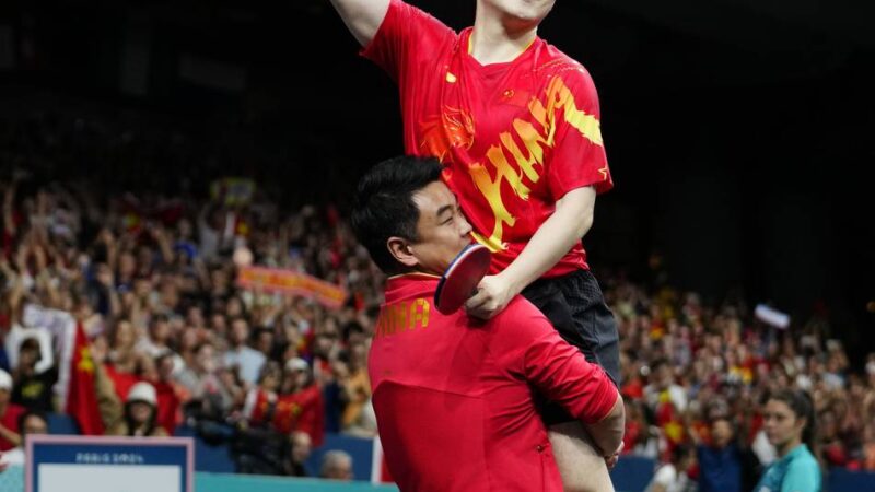 Spiel gegen Saarbrücken wird in größere Halle verlegt
: Fan-Zhendong-Hype zwingt Borussia Düsseldorf ins Castello