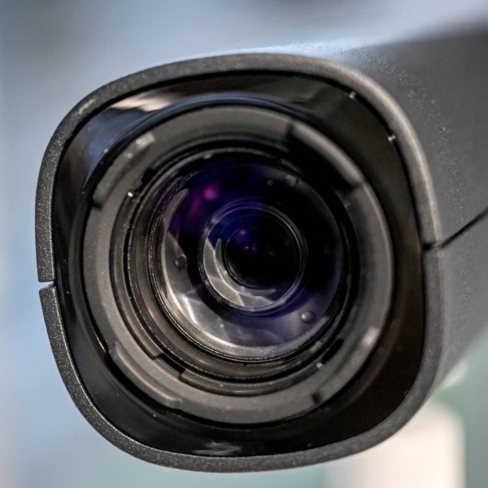 Täter in Goch gefilmt: Autoscheibe eingeschlagen und Hundekörbchen von der Rückbank gestohlen