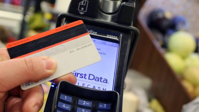 Bargeld bald am Ende?: Das sind die Trends beim bargeldlosen Bezahlen