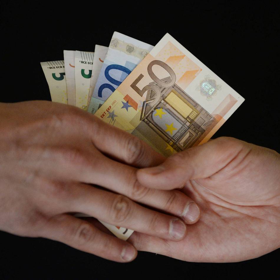 Korruptionsbekämpfung in Langenfeld: Whiskey, Schmuck und Kunstwerke – unzulässige Geschenke an die Stadt