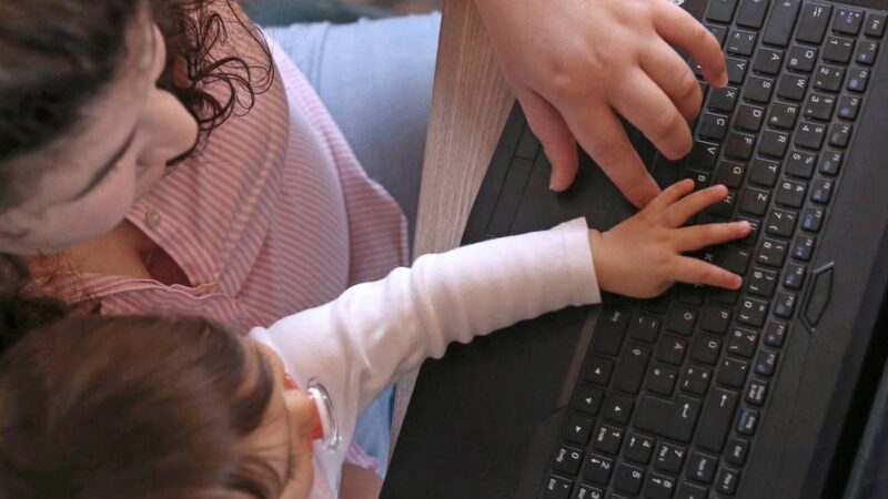 Wer nach einer Familienphase wieder arbeiten möchte: So gelingt die Rückkehr in den Beruf