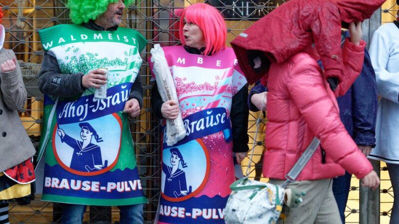 Arbeitsrecht auf der Betriebsfeier: Sieben Regeln, die an Karneval am Arbeitsplatz gelten