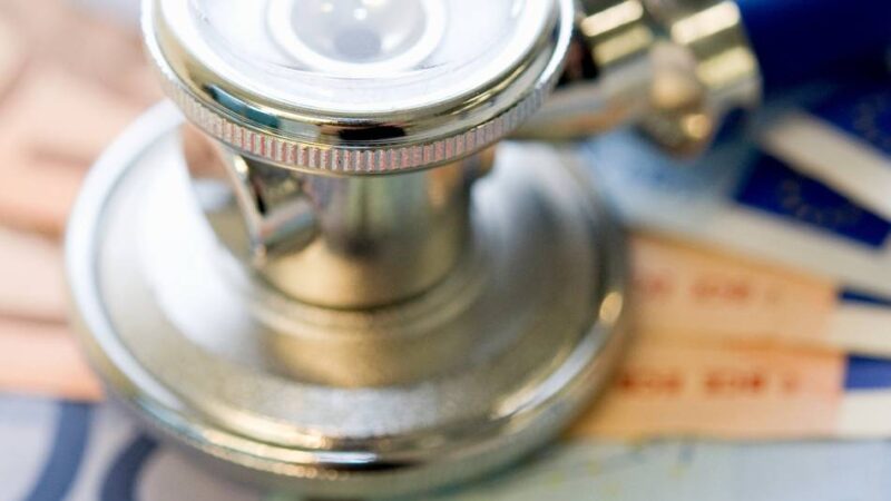 Tipps der Verbraucherzentrale in Moers: Wenn privat Versicherte die Beiträge nicht mehr zahlen können