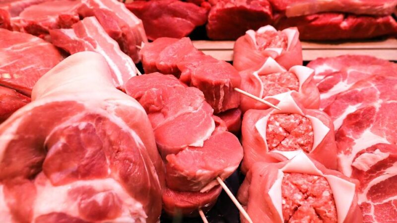 Neusser Supermarkt macht Fleisch-Theke dicht: „Es bewirbt sich einfach niemand“