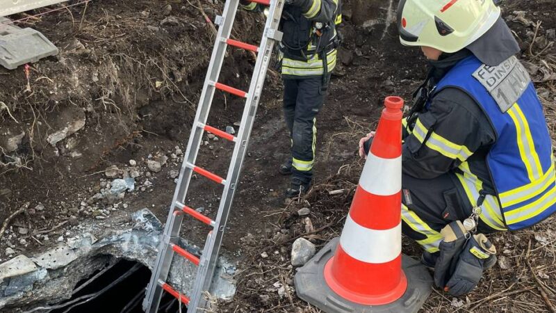 Einsatz in Dinslaken: Feuerwehr erkundet alten Bunker unter Atemschutz