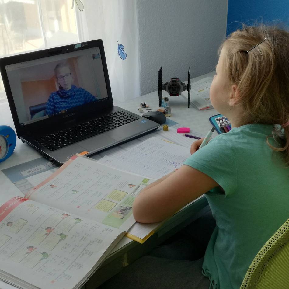 Distanzunterricht – Neusser ziehen Bilanz: Schulen entspannt, Eltern gestresst