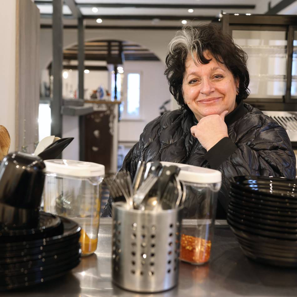 Hildener Gastwirtin startet neues Projekt: Giovanna Leva eröffnet Imbiss im „Hochhaus“