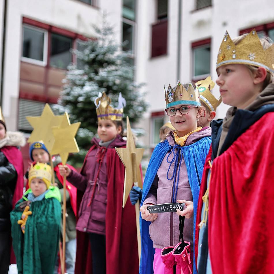 Aktion am Hildener Rathaus: Sternsinger überbringen ihren Segen