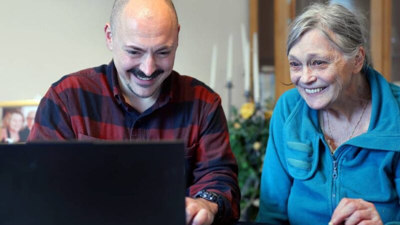 Angebot der Stadt Hilden: Hausbesuch vom Bürgerbüro – „Das ist so toll, was Sie da machen“