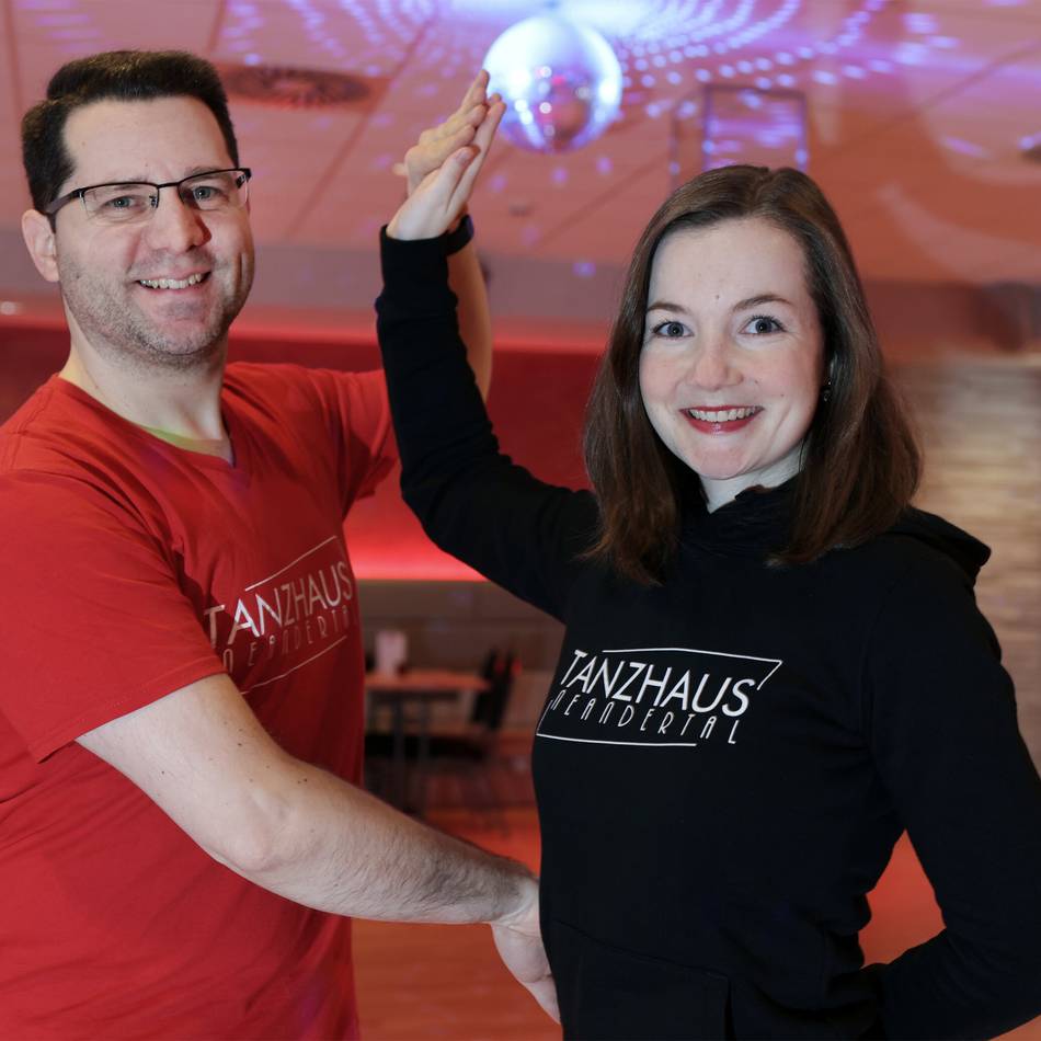 Tanzhaus Neandertal feiert zweijähriges Bestehen: Schnuppermonat auf dem Weg zu Foxtrott und Walzer