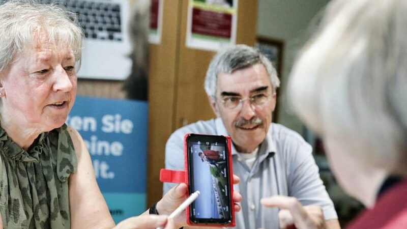 Kostenloser Service in Hilden: Digitalpaten bieten Sprechstunden an