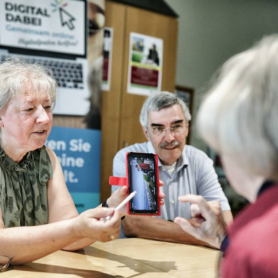Kostenloser Service in Hilden: Digitalpaten bieten Sprechstunden an