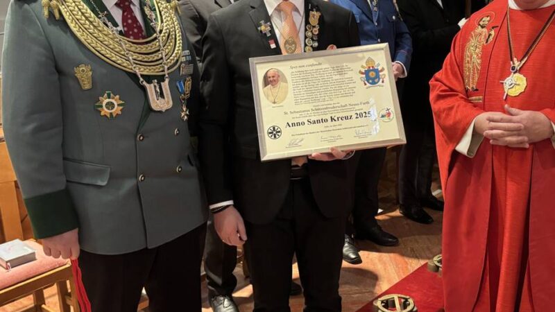 Patronatstag im Norden von Neuss: Further Bruderschaft erhält das Anno-Santo-Kreuz